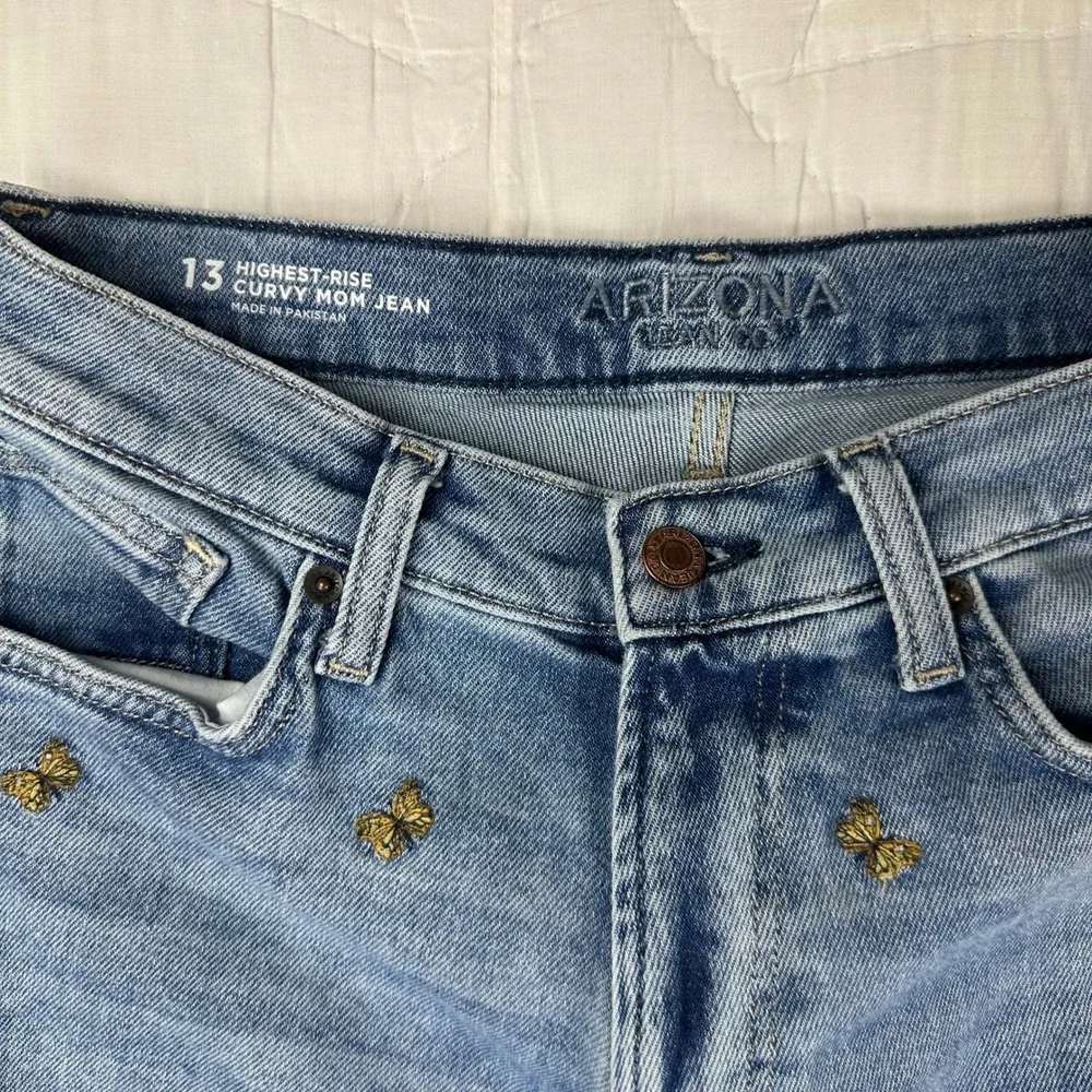 Arizona Jean Co Highest Rise Curvy Mom‎ Jeans Blue Butterfly Embroidered Size 13